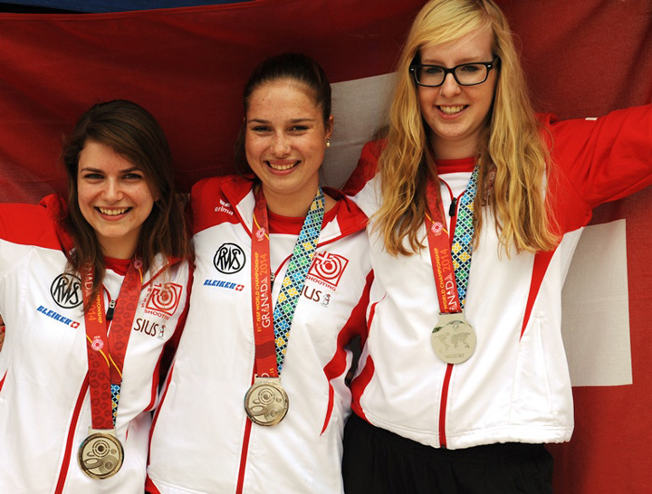Ladina gewinnt zusammen mit Marina Bösiger und Renate Peters die Silbermedaille in der Teamwertung